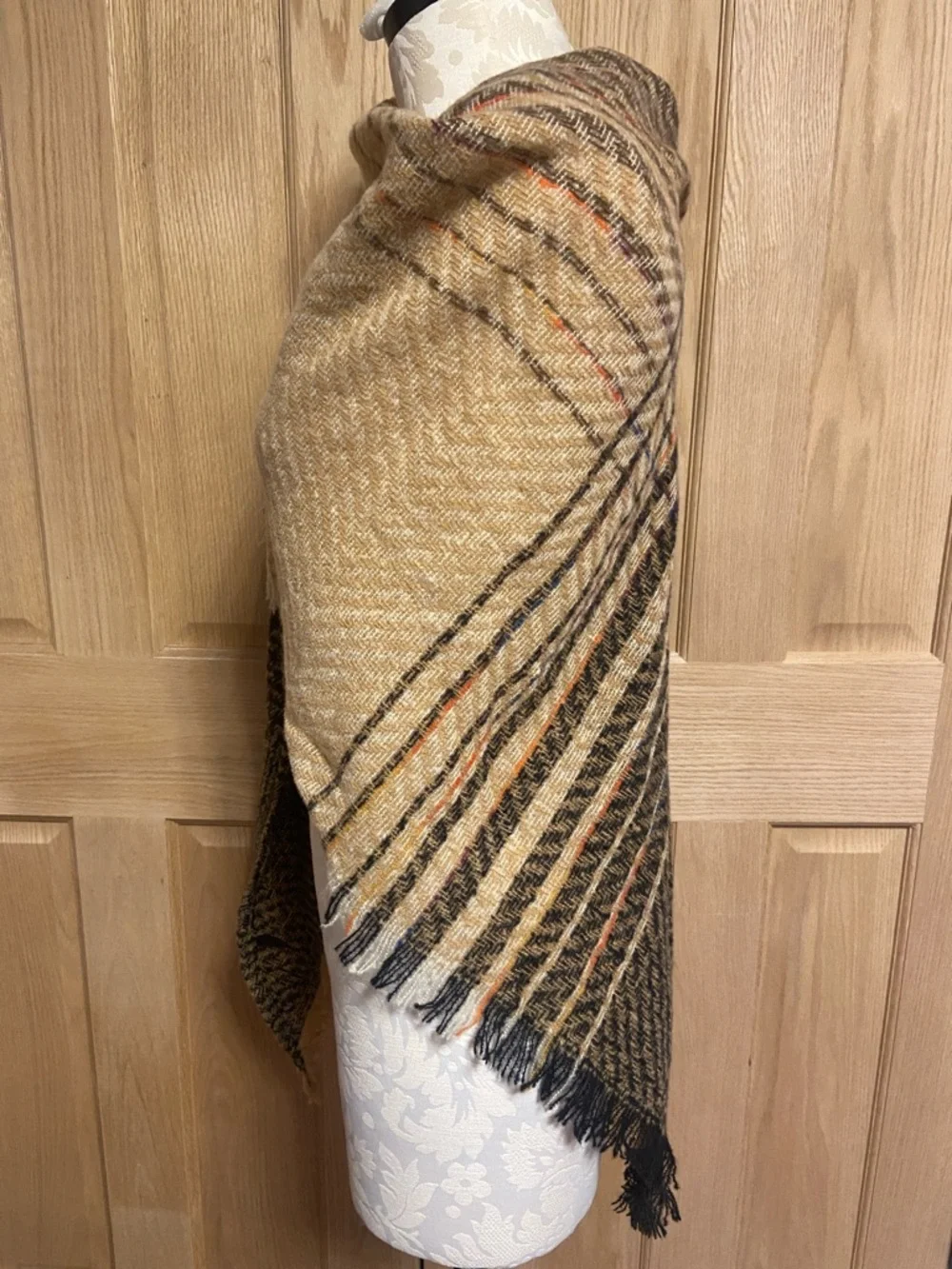 Cozy Two-Tone Fringe Blanket Scarf in Neutral Brown/Black tones